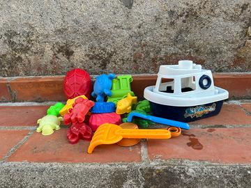 Giochi da spiaggia: barchetta e formine