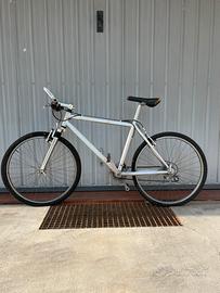 Mountain bike 26 con forcella ammortizzata