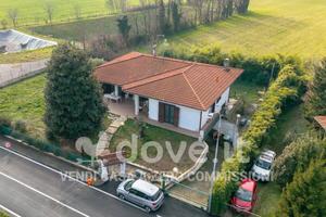 Casa indipendente di 270 m² con 5 locali e box aut