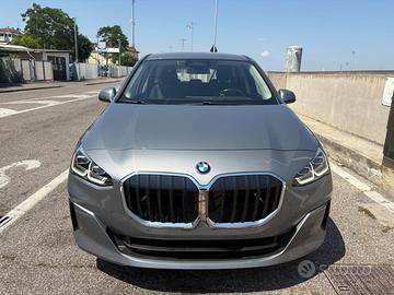 BMW serie 2 grigia metalizzta