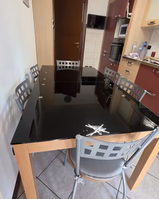 Tavolo in vetro temperato allungabile