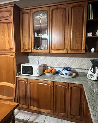 Cucina in legno fi ciliegio e piano in granito