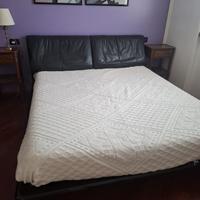 Letto in legno nero laccato lucido