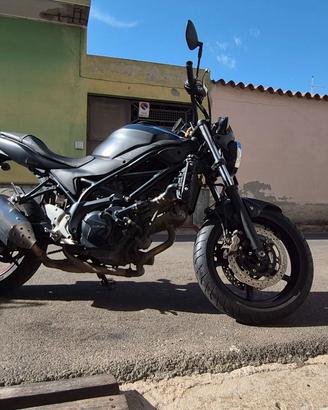 Suzuki SV 650 (2016) – 25.000 km – Gomme Nuove