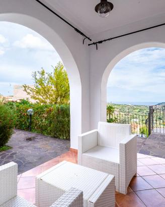 Trilocale con giardino privato e veranda vista mar