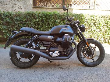 Moto guzzi v7 stone 2021