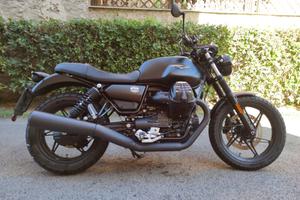 Moto guzzi v7 stone 2021