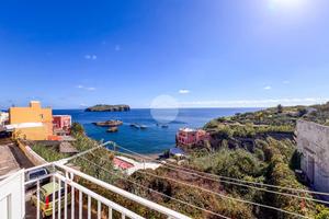 3 LOCALI A VENTOTENE