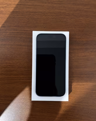 Iphone 16 verde acqua