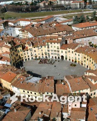 Immobile di 150 m² con 1 locale a Lucca