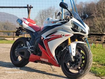 Yamaha YZF-R1 