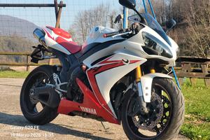 Yamaha YZF-R1 
