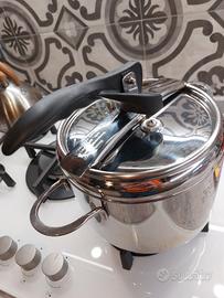 Pentola a pressione nuova