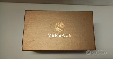 scatola rigida di "colore oro" Versace
