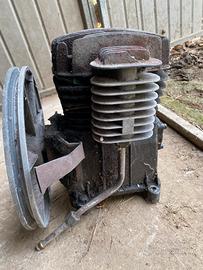 Testa compressore aria usata, completa di puleggia