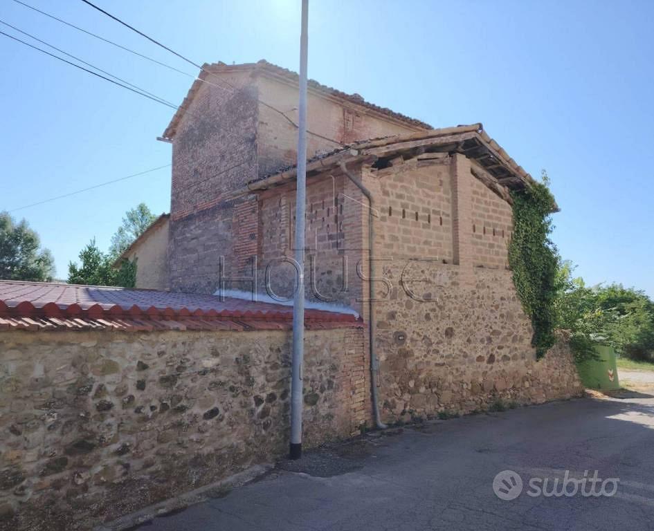 Rustico / Casale di 90 m² con 4 locali e box auto - Vista 4