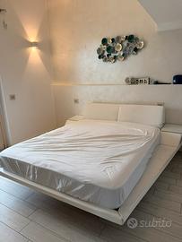 Letto matrimoniale sospeso