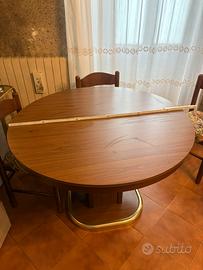 Tavolo in legno con Sedie