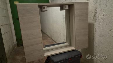 Mobiletto da bagno con specchio