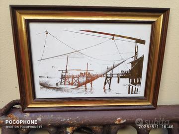 quadro in ceramica rappresentante capanni con reti