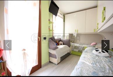 cameretta con letti contenitore 