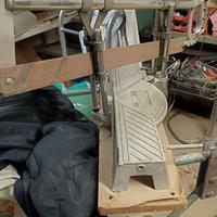 Sega taglia zoccoli e legno