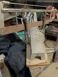 Sega taglia zoccoli e legno