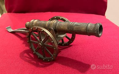 Vintage modellino carro cannone in ottone