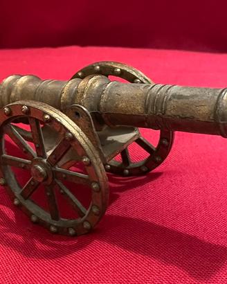 Vintage modellino carro cannone in ottone
