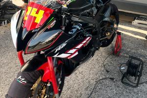 Yamaha R6 pronto pista