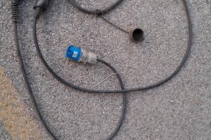 caricatore per muletti e auto eletrici 