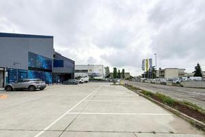 NEGOZIO A PORTO MANTOVANO