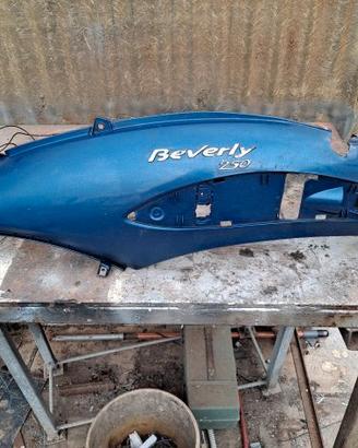 CARENA LATERALE SINISTRO PIAGGIO BEVERLY 250 2005