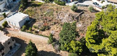 Villetta da ristrutturare e terreno edificabile 