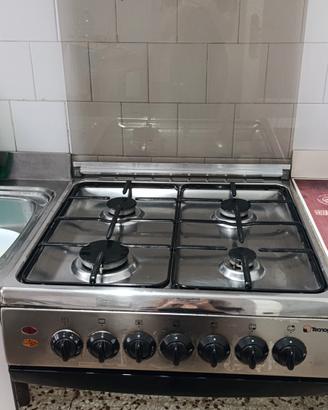 cucina 4 fuochi con forno 