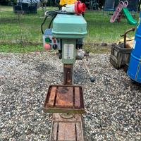 Trapano a colonna da banco