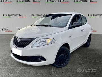 Lancia Ypsilon 1.0 firefly hybrid Silver s&s ...