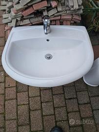 lavandino in ceramica a colonna 