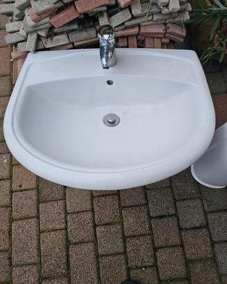 lavandino in ceramica a colonna 