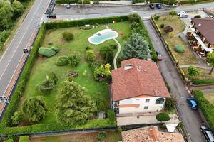 Appartamento turistico con parco, piscina naturale