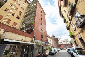 MULTILOCALE A NAPOLI