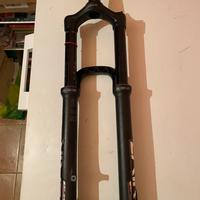 Lyrik 27.5 forcella 180 escursione