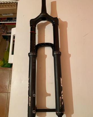 Lyrik 27.5 forcella 180 escursione