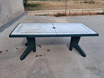 Tavolo e sedie per esterni