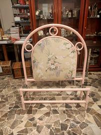 Letto singolo in rattan rosa