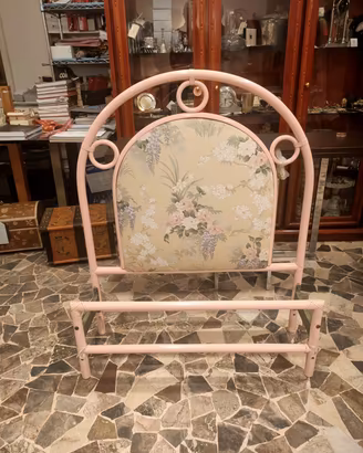 Letto singolo in rattan rosa