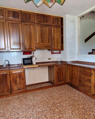 CUCINA IN LEGNO MASSELLO, TOP IN GRANITO