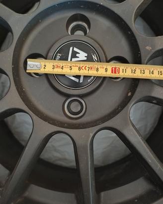 Quattro cerchi completi di gomme 
