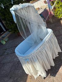 Culla in vimini fatta a mano