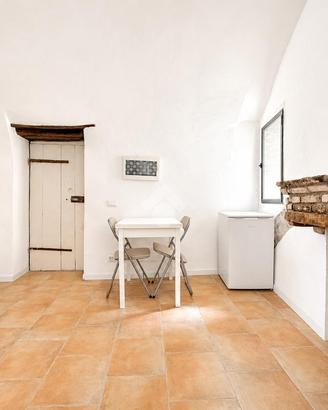 MONOLOCALE A APRICALE